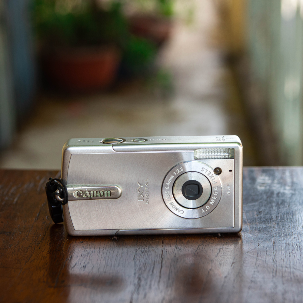 CANON IXY DIGITAL + LENS 6.4 F/2.8 (SILVER)