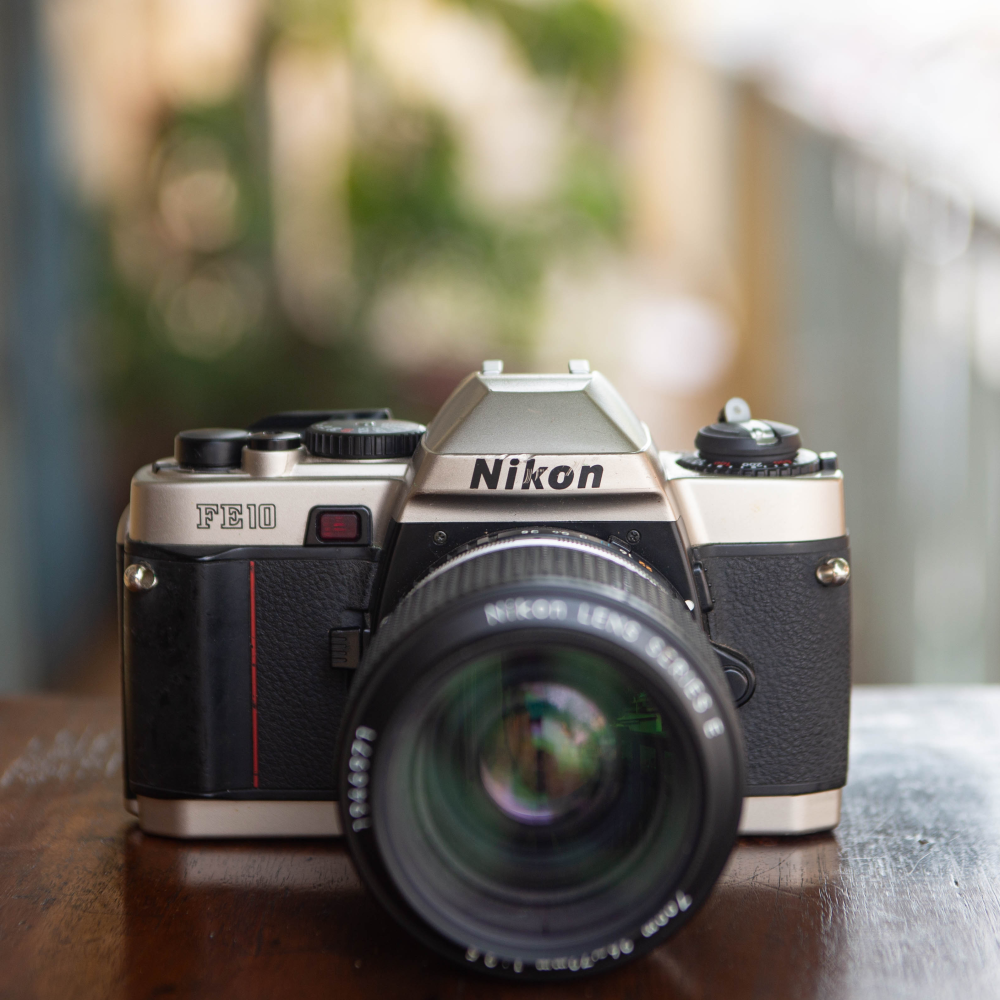 NIKON FE10 + ZOOM LENS SERIES E 36-72MM F/3.5 [SLR/135MM]