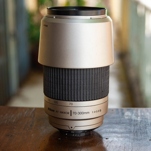 NIIKON AF NIKKOR 70-300MM F/4-5.6G