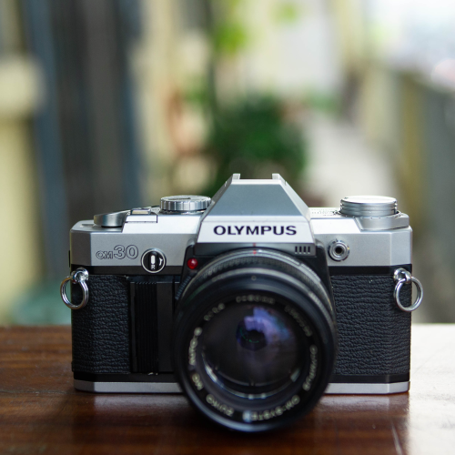 OLYMPUS OM 30 + ZUIKO MC 50MM F/1.4